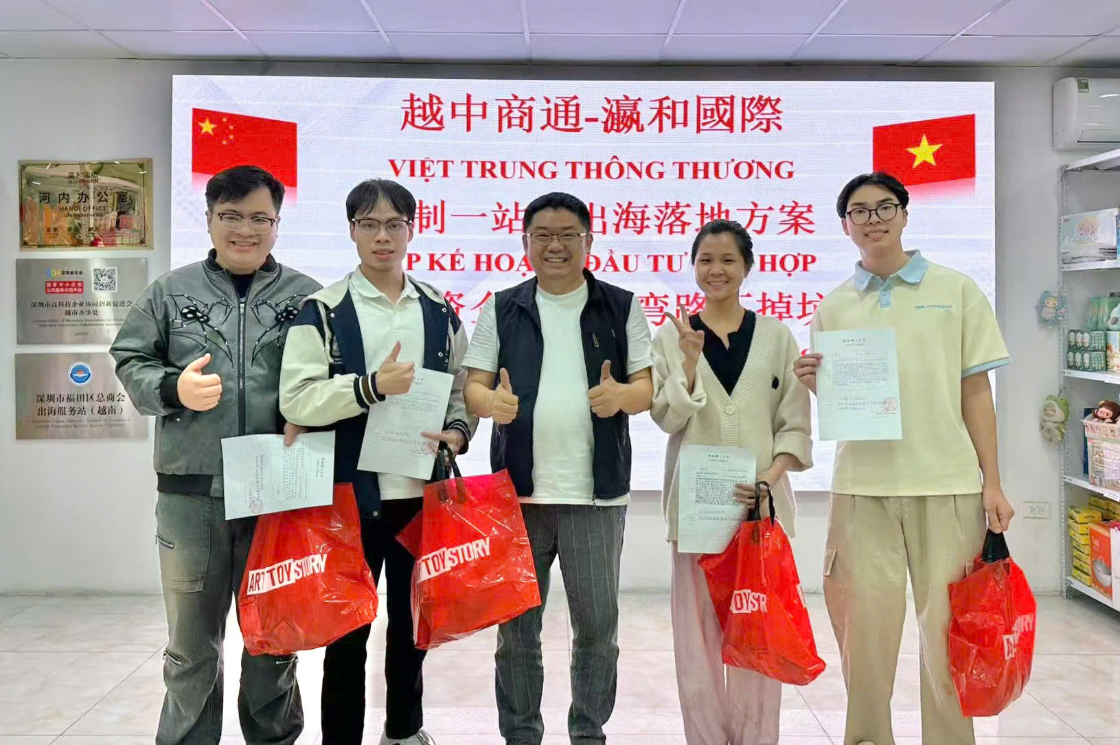 đối tác https://vclay.vn/wp-content/uploads/2026/09/Thuc-tap-sinh.jpg
